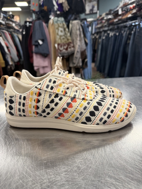 Vist Large View of Product Image Which is Used Toms Casual Shoes 10