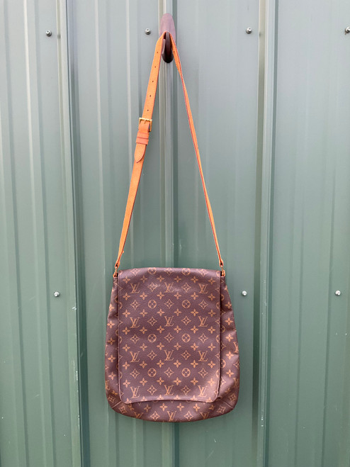 Vist Large View of Product Image Which is Used Louis Vuitton Large Leather Handbag