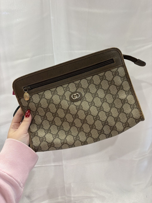 Vist Large View of Product Image Which is Used Gucci Pouch