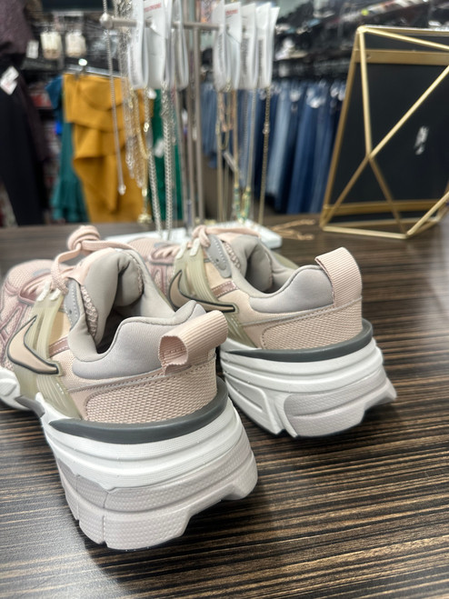 Vist Large View of Product Image Which is Used Nike Performance Shoes 11.5