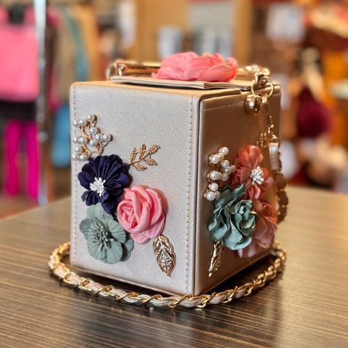 Vist Large View of Product Image Which is Used Unbranded Small Handbag