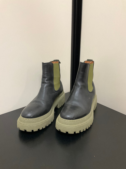 Vist Large View of Product Image Which is Used Unbranded Ankle Boots 6.5