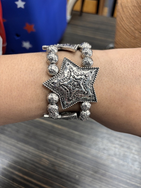 Vist Large View of Product Image Which is Used Unbranded Bracelet