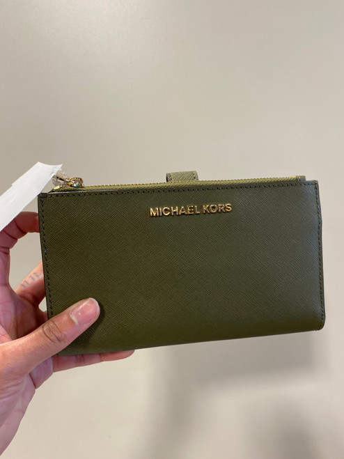 Vist Large View of Product Image Which is Used Michael Michael Kors Wallet
