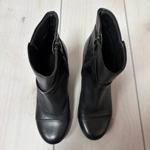 Vist Large View of Product Image Which is Used Easy Spirit Ankle Boots 5