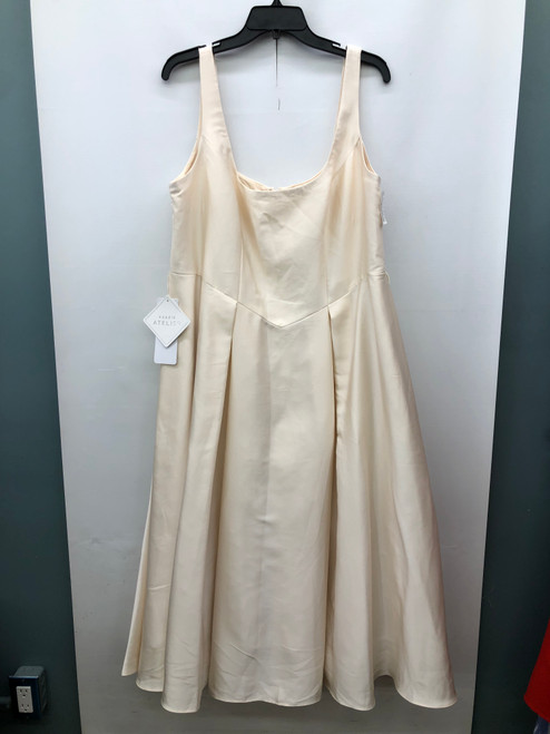 Vist Large View of Product Image Which is Used Unbranded Long Special Occ Dress 1X-18