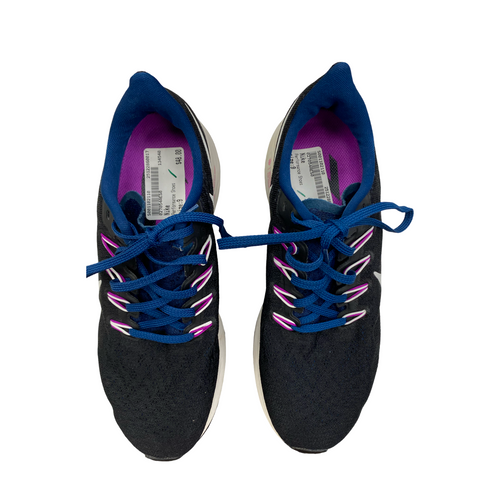 Vist Large View of Product Image Which is Used Nike Performance Shoes 9