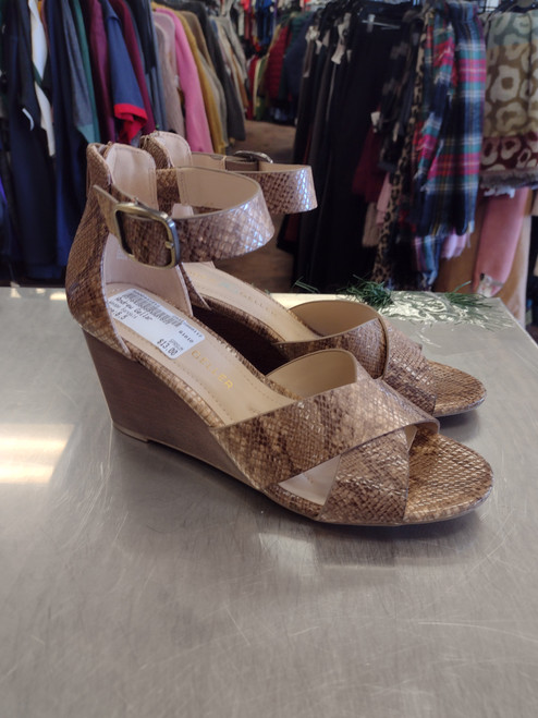 Vist Large View of Product Image Which is Used Andrew Gellar Wedge Sandals 8.5