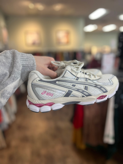 Vist Large View of Product Image Which is Used Asics Performance Shoes 9