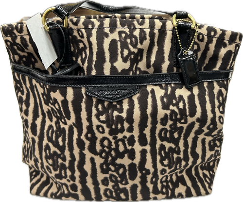 Vist Large View of Product Image Which is Used Coach Large Handbag