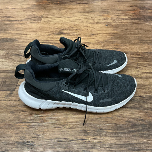 Vist Large View of Product Image Which is Used Nike Performance Shoes 9