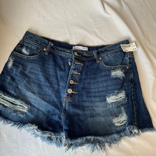 Vist Large View of Product Image Which is Used Kancan Shorts 12-31