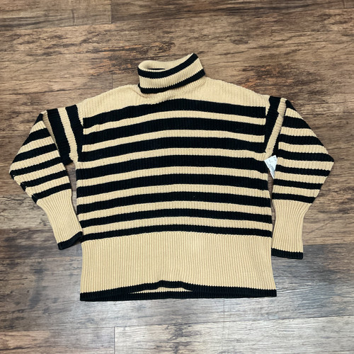 Vist Large View of Product Image Which is Used Cabi Lightweight Sweater M-8/10