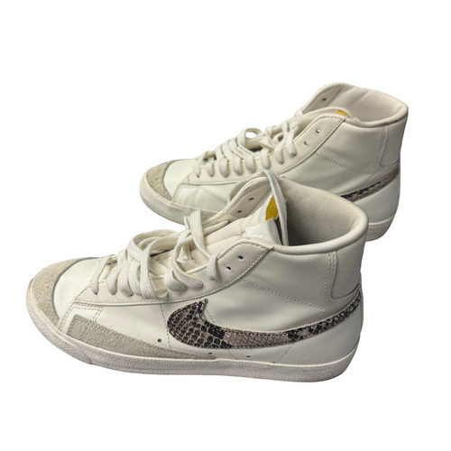 Vist Large View of Product Image Which is Used Nike Casual Shoes 10