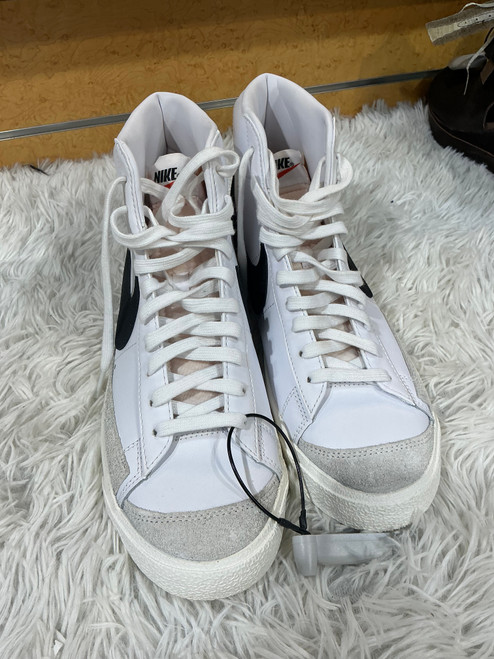 Vist Large View of Product Image Which is Used Nike Mens Athletic Shoes 10