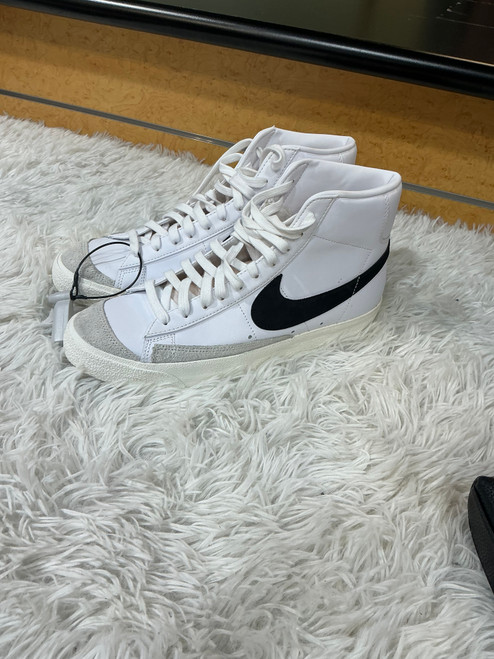 Vist Large View of Product Image Which is Used Nike Mens Athletic Shoes 10