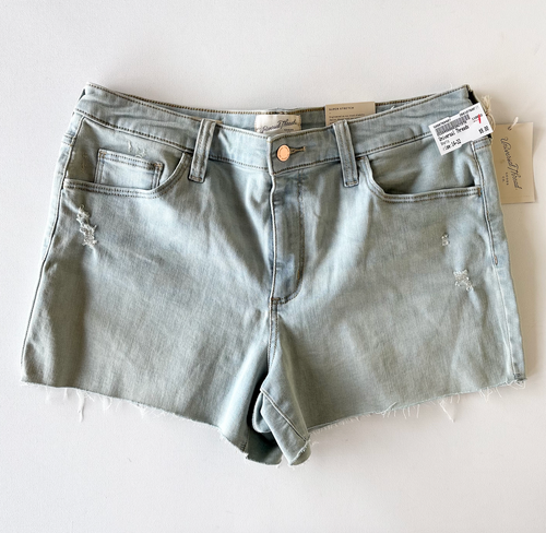 Vist Large View of Product Image Which is Used Universal Threads Shorts 14-32