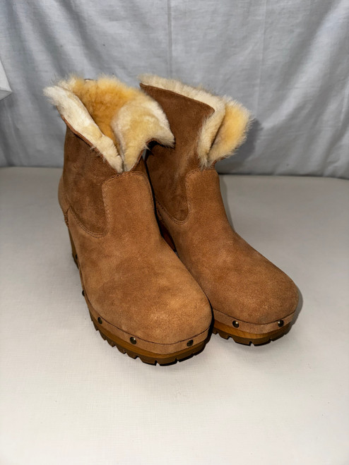 Vist Large View of Product Image Which is Used Ugg Australia Ankle Boots 10