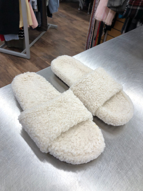 Vist Large View of Product Image Which is Used Tan Flip Flops 9