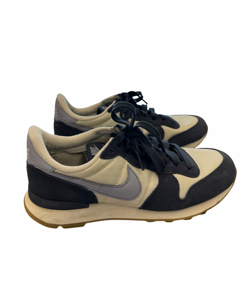 Vist Large View of Product Image Which is Used Nike Casual Shoes 7