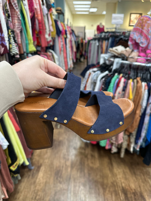 Vist Large View of Product Image Which is Used Ilaria Sartori Low Heels 7.5