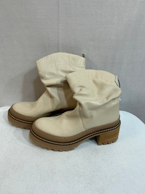 Vist Large View of Product Image Which is Used Unbranded Ankle Boots 10