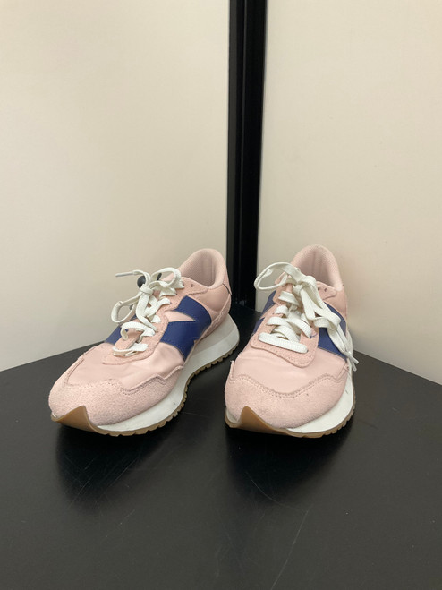 Vist Large View of Product Image Which is Used New Balance Casual Shoes 8.5