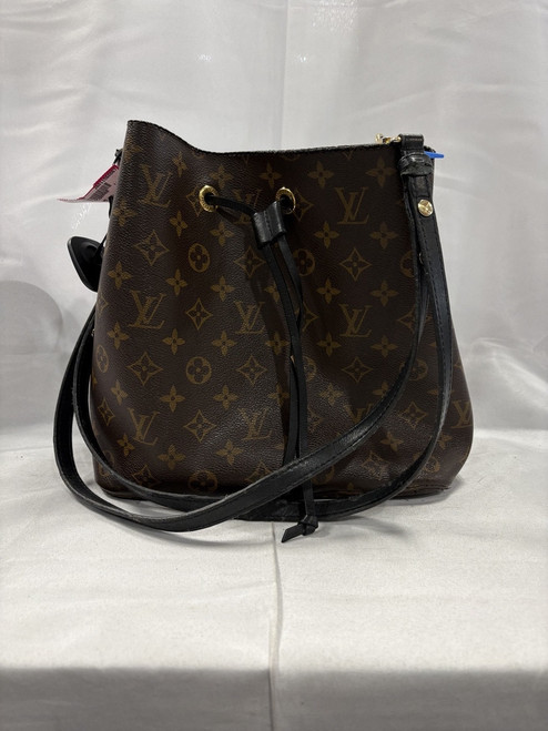 Vist Large View of Product Image Which is Used Louis Vuitton NéoNoé MM bucket bag