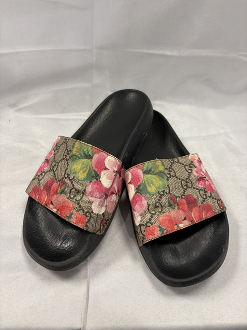 Vist Large View of Product Image Which is Used Gucci Flats 5