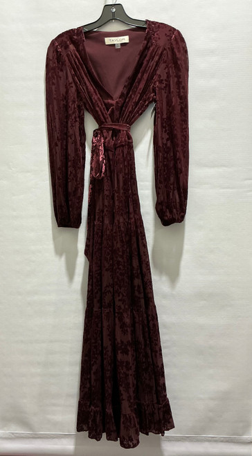 Vist Large View of Product Image Which is Used Taylor Long Dress F M-8/10