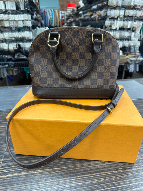 Vist Large View of Product Image Which is Used Louis Vuitton Large Leather Handbag