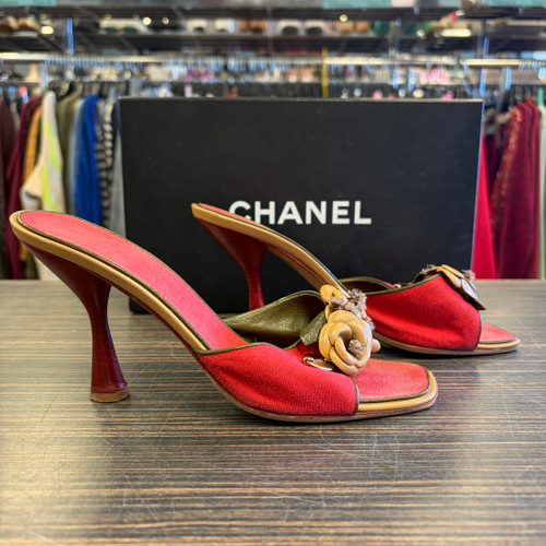 Vist Large View of Product Image Which is Used Chanel Low Heels 6.5