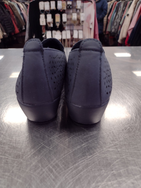 Vist Large View of Product Image Which is Used Unbranded Flats 7