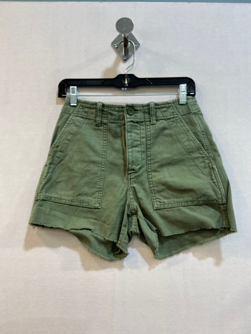 Vist Large View of Product Image Which is Used Gap Shorts P 2-26