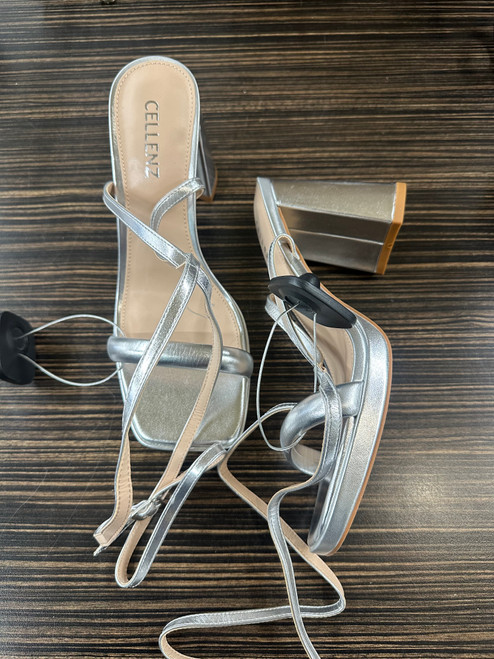 Vist Large View of Product Image Which is Used Unbranded High Heels 7.5