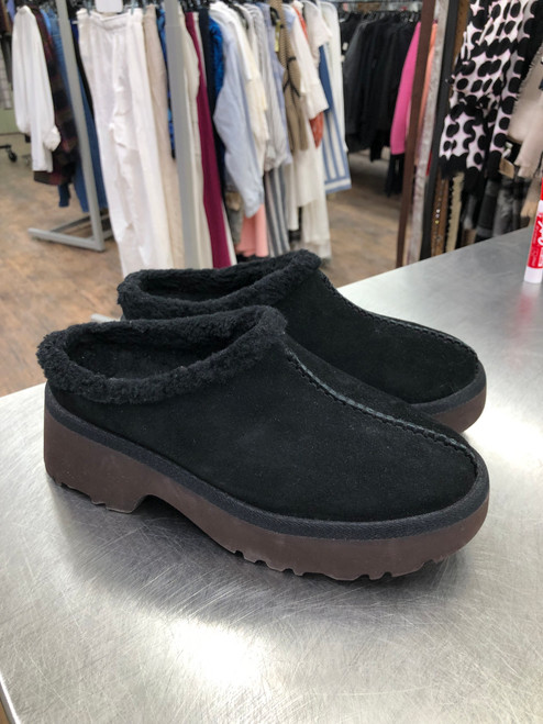 Vist Large View of Product Image Which is Used Ugg Australia Clogs 9