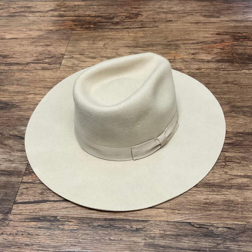 Vist Large View of Product Image Which is Used Unbranded Winter Hat M 8-10/28-30