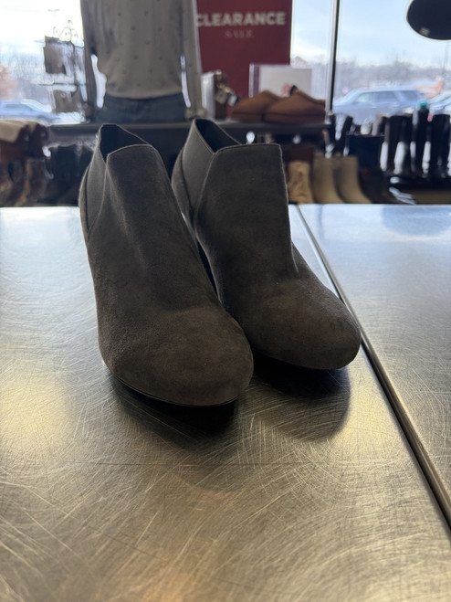 Vist Large View of Product Image Which is Used Vaneli Low Heels 10