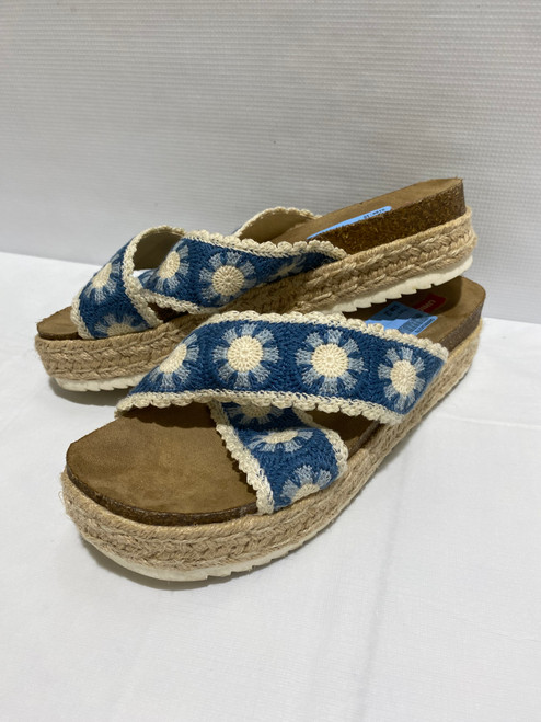 Vist Large View of Product Image Which is Used Unbranded Flats 10