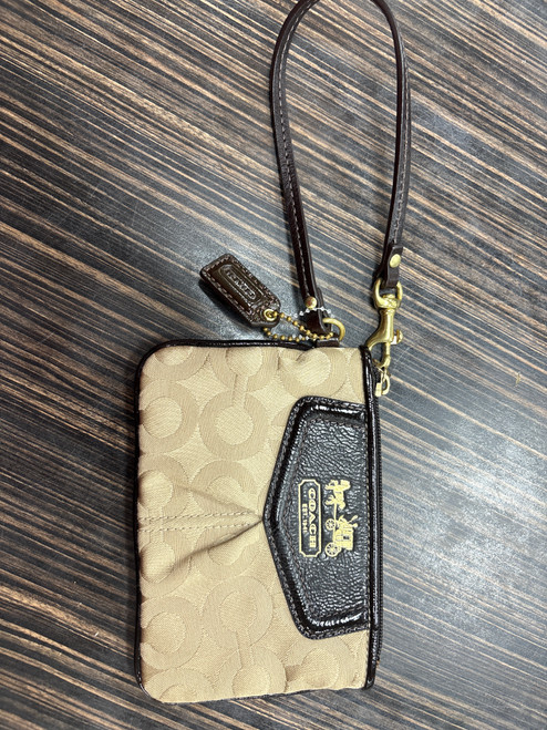 Vist Large View of Product Image Which is Used Coach Wristlet