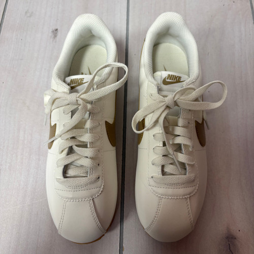 Vist Large View of Product Image Which is Used Nike Casual Shoes 6.5