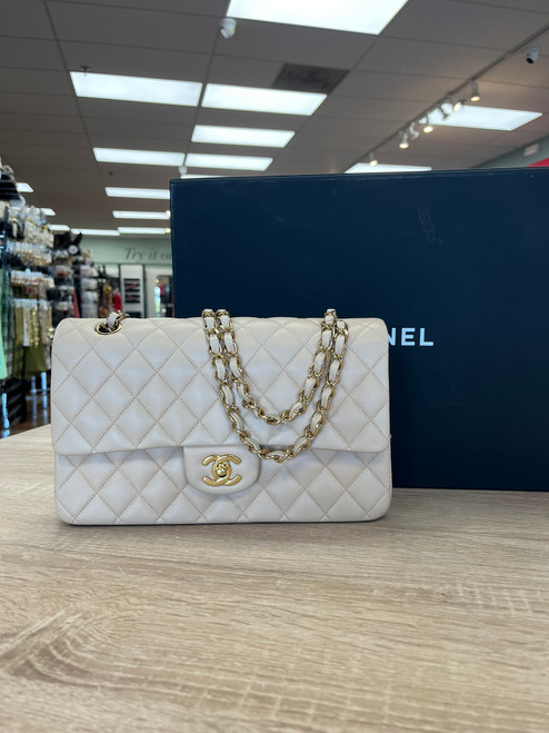 Vist Large View of Product Image Which is Used Chanel Xlarge Leather Handbag