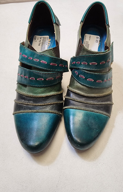 Vist Large View of Product Image Which is Used Spring Step Clogs 7