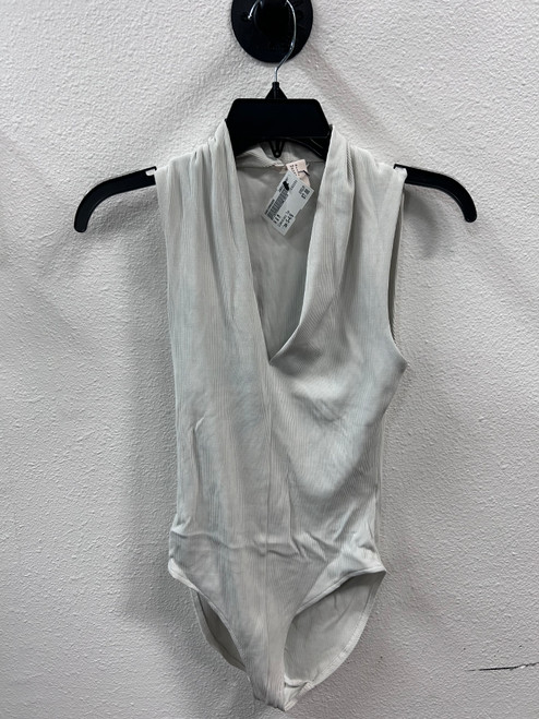 Vist Large View of Product Image Which is Used H & M Sleeveless Top S-4/6