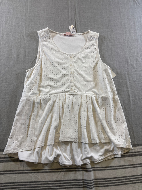 Vist Large View of Product Image Which is Used Penningtons Sleeveless Top 1X-18