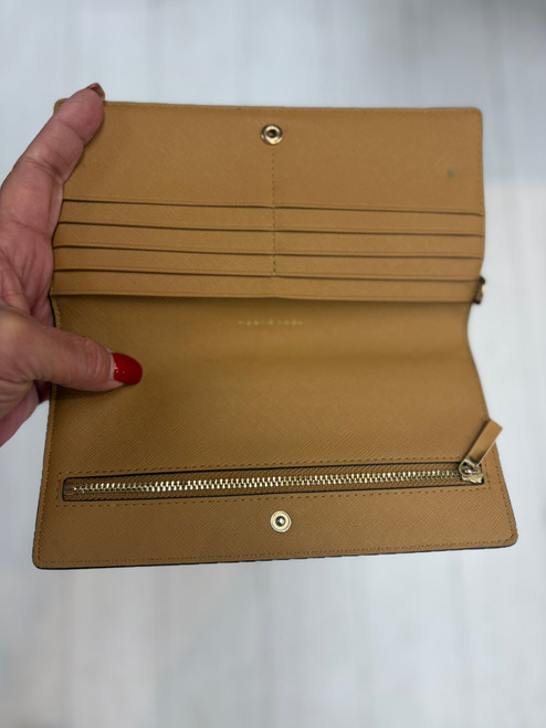 Vist Large View of Product Image Which is Used Tory Burch Leather Wallet