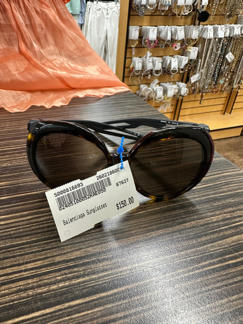 Vist Large View of Product Image Which is Used Unbranded Sunglasses