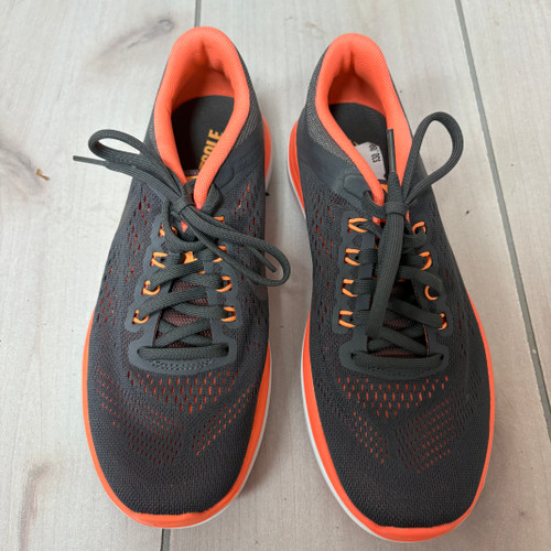 Vist Large View of Product Image Which is Used Nike Performance Shoes 7.5