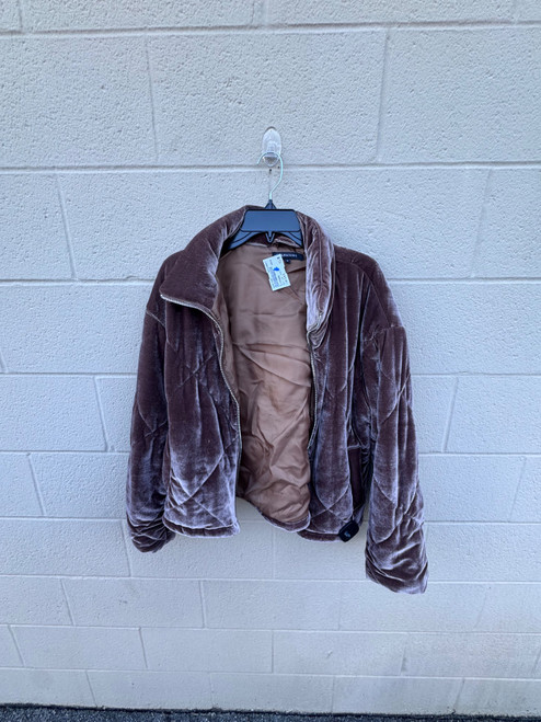 Vist Large View of Product Image Which is Used Olivaceous Short Light Jacket S-4/6