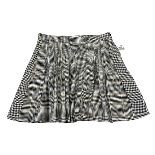 Vist Large View of Product Image Which is Used Free Assembly Short Skirt 8-29
